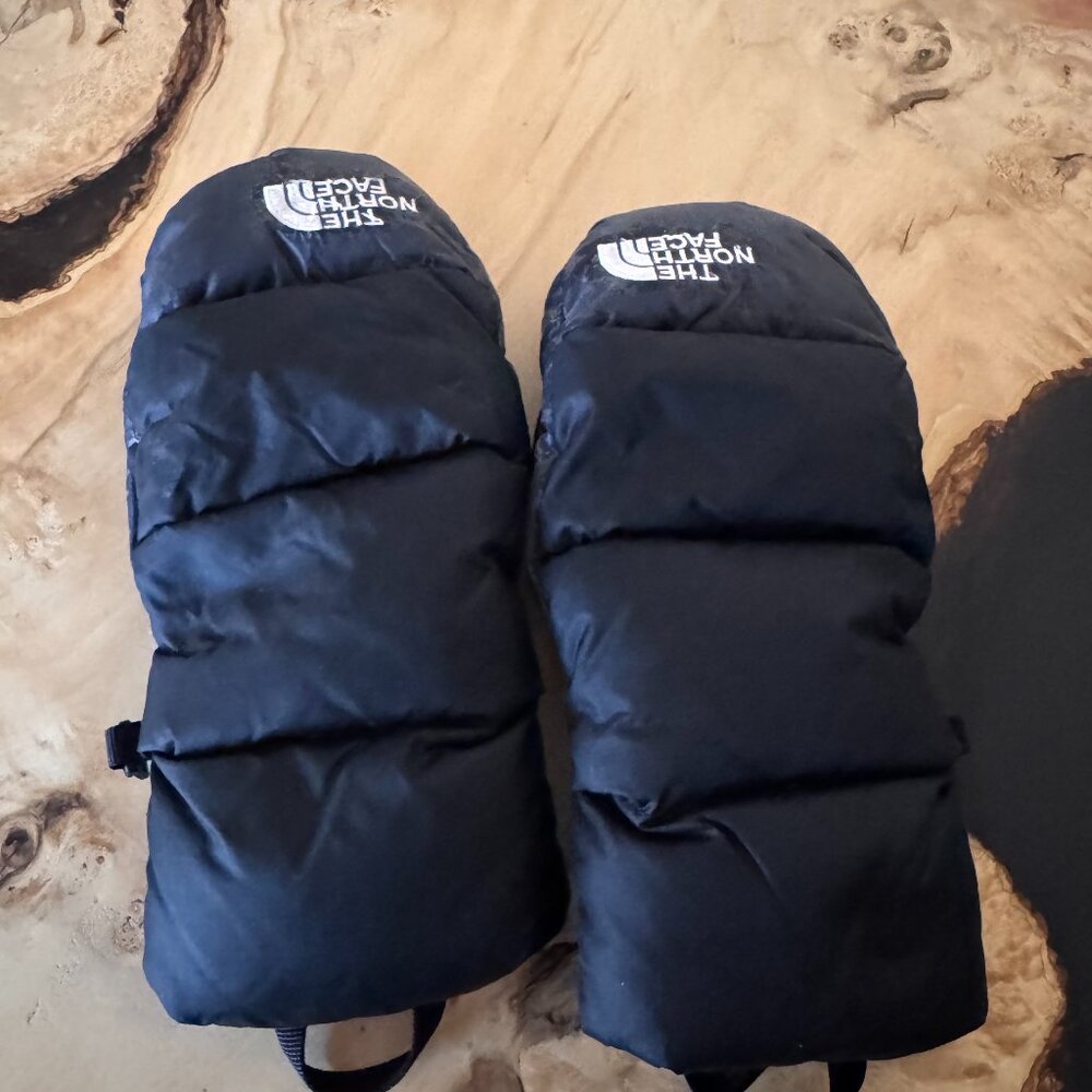 The North Face Youth Ski Mittens Size M | Insulated Winter Snow Mittens | Black